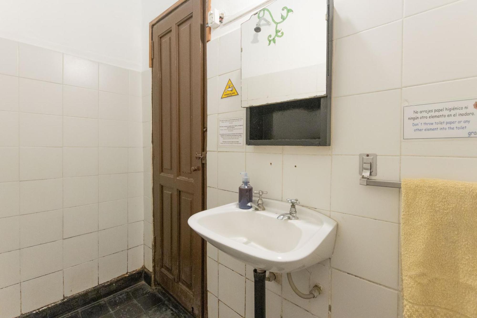 Hostel Andamundos *